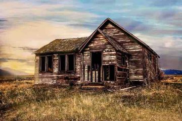 An old abandoned house depicting the nostalgia and homesickness.