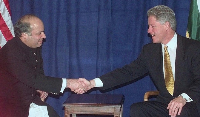 US President Bill Clinton and Pakistan Prime Minister Nawaz Sharif during Kargil War
