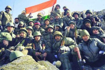 Indian soldiers post Kargil War victory
